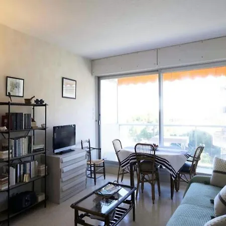 Nice Studio Beachfront Apartment *