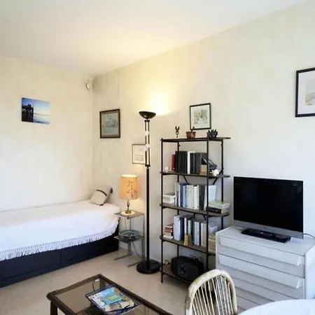Nice Studio Beachfront Apartment *