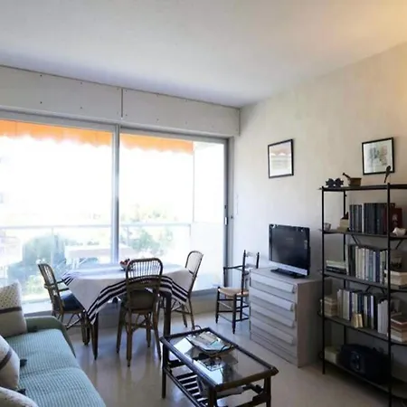 Nice Studio Beachfront Apartment